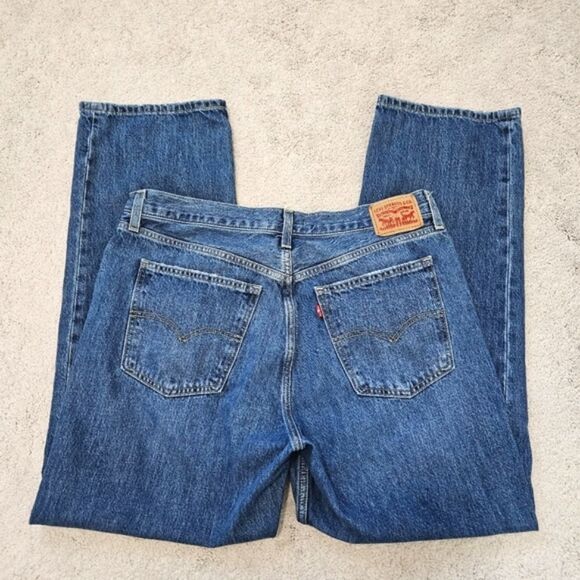 Levis | Low Pro Straight in Medium Wash Denim Distressed Jeans, Womens 32 - Picture 5 of 6
